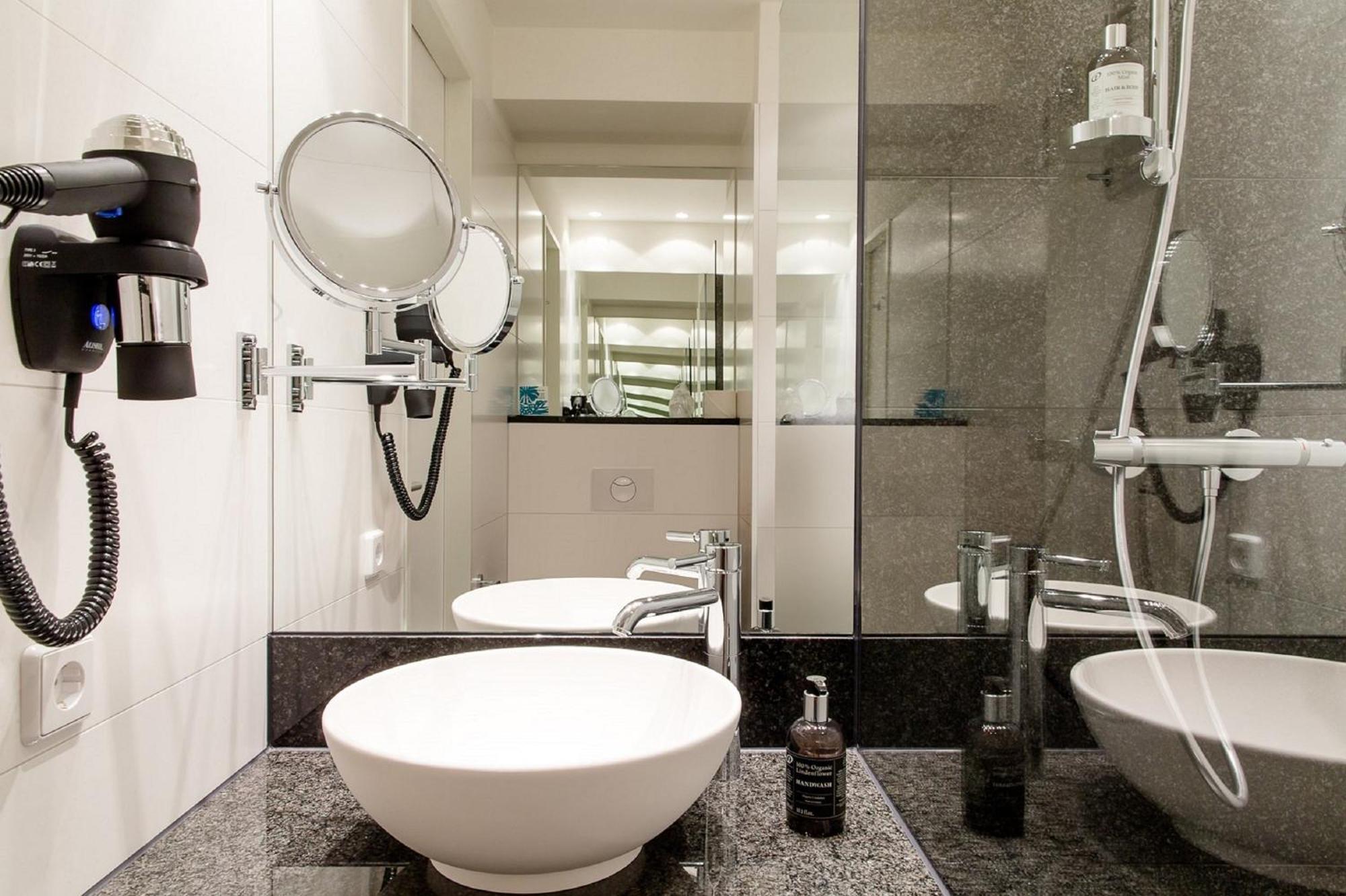 Motel One Basel Bagian luar foto