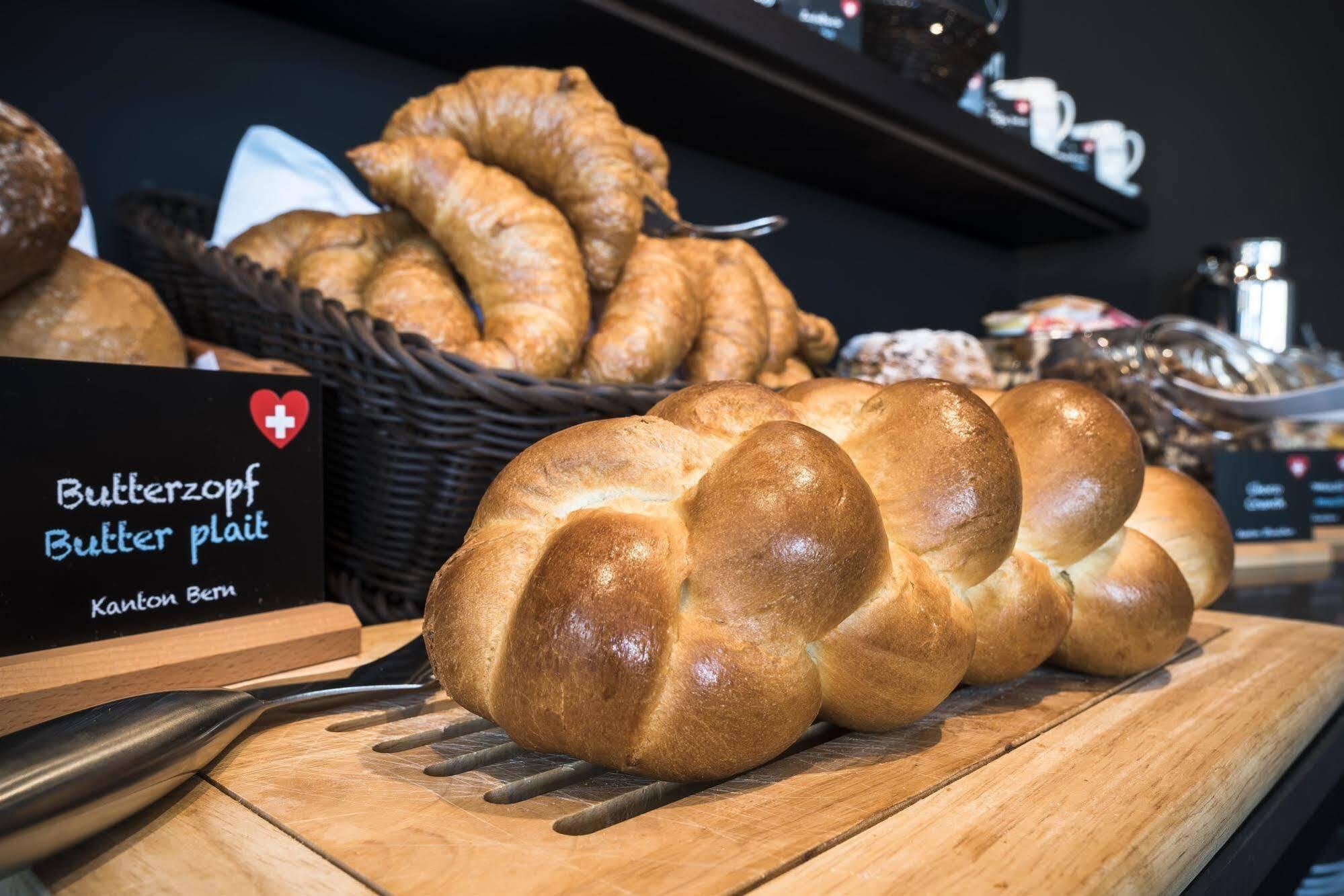 Motel One Basel Bagian luar foto