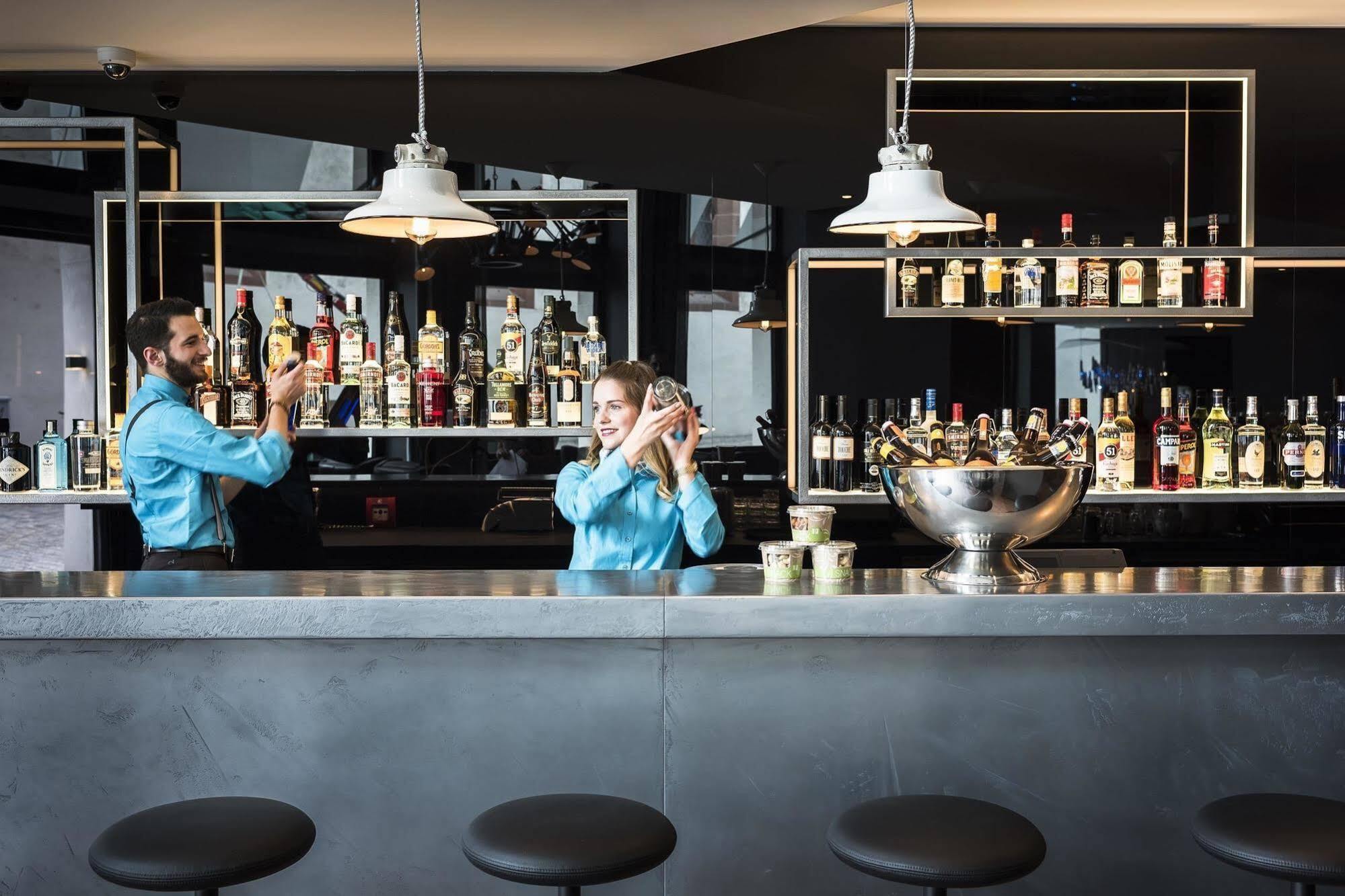 Motel One Basel Bagian luar foto