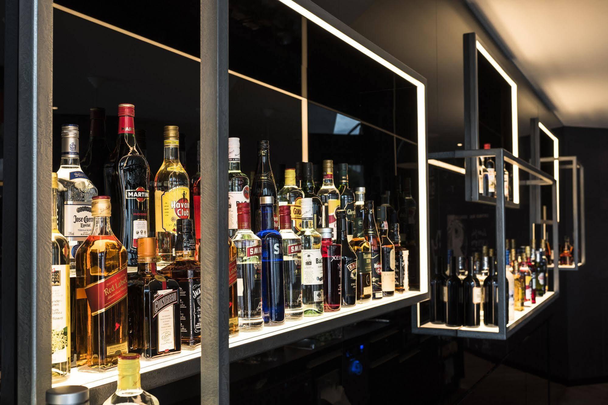 Motel One Basel Bagian luar foto